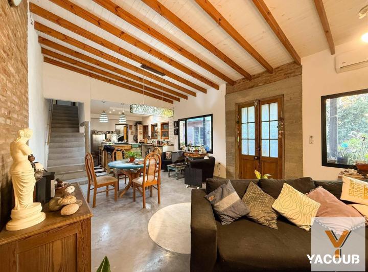 Casa · 298m² · 7 Ambientes · 2 Cocheras