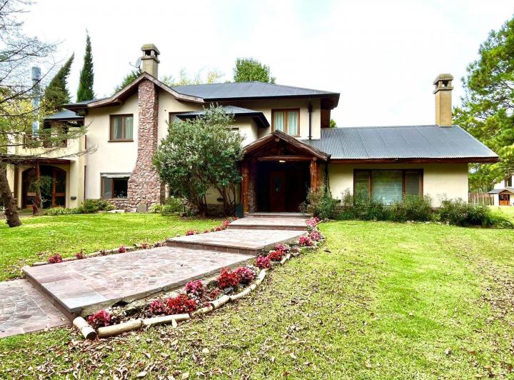 Casa · 438m² · 10 Ambientes