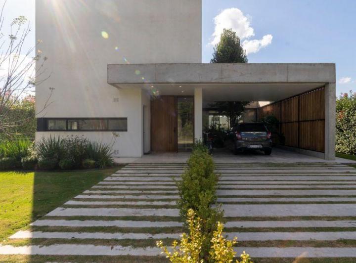 Casa · 230m² · 6 Ambientes · 1 Cochera