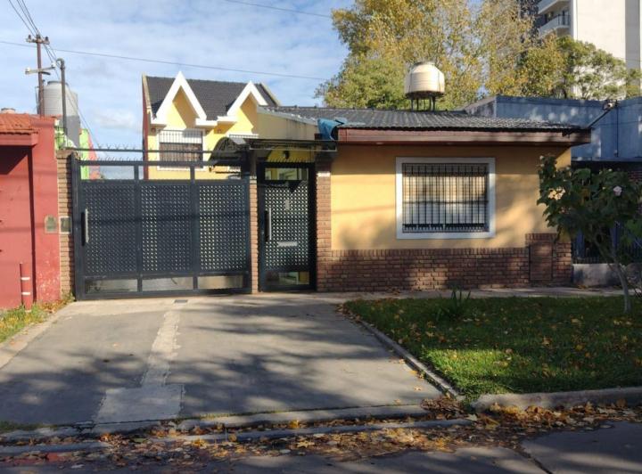 Casa · 135m² · 5 Ambientes · 2 Cocheras