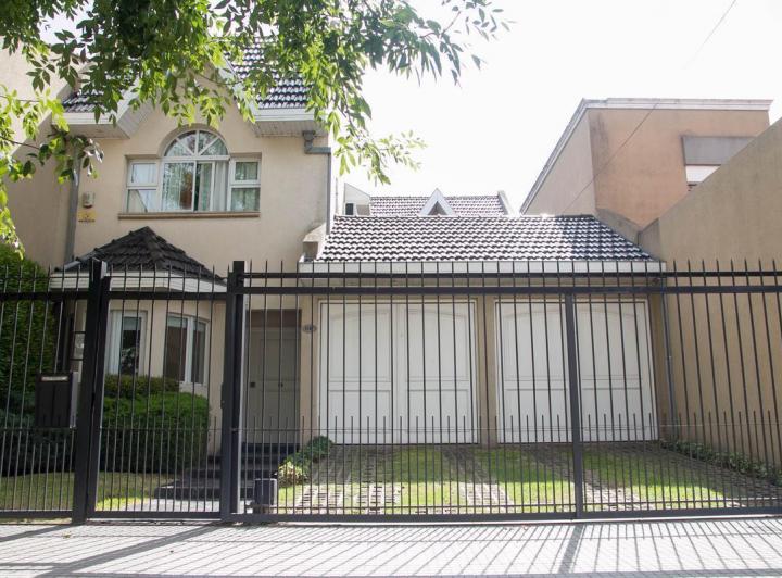 Casa · 350m² · 9 Ambientes · 4 Cocheras