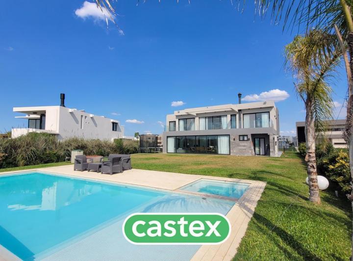 Casa · 310m² · 5 Ambientes · 4 Cocheras