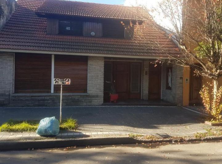 Casa · 150m² · 5 Ambientes · 3 Cocheras
