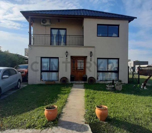 Casa · 175m² · 5 Ambientes · 3 Cocheras