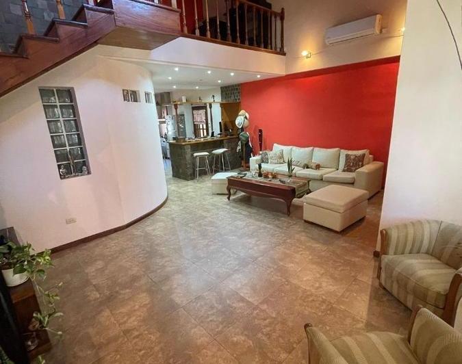 Casa · 220ha · 5 Ambientes · 1 Cochera