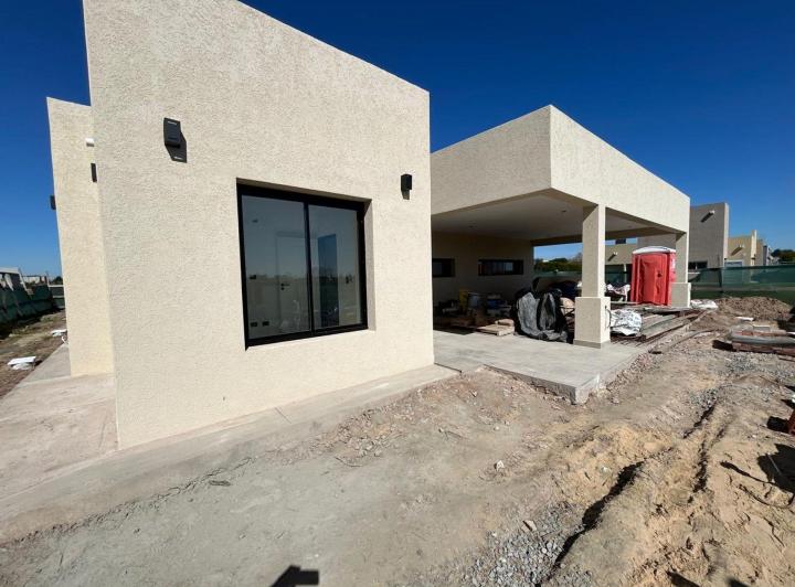 Casa · 155m² · 5 Ambientes · 2 Cocheras