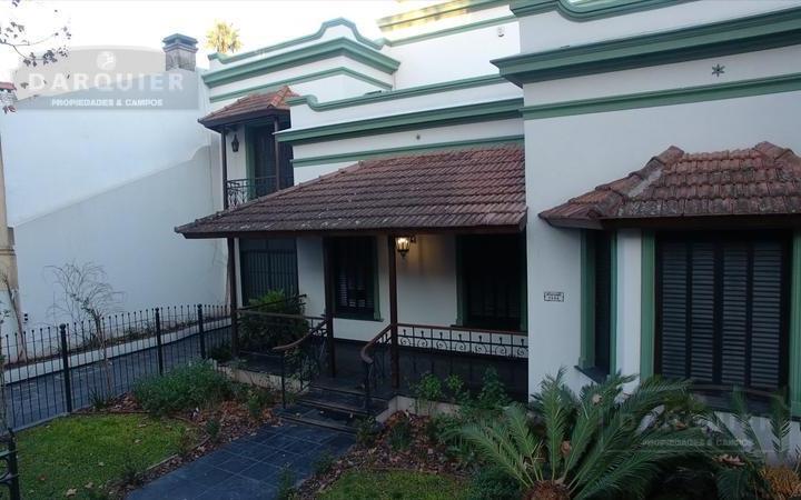 Casa · 1621m² · 6 Dormitorios · 3 Cocheras