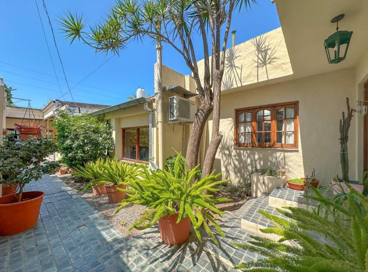 Casa · 280m² · 6 Ambientes · 1 Cochera