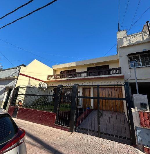 Casa · 160m² · 6 Ambientes · 1 Cochera