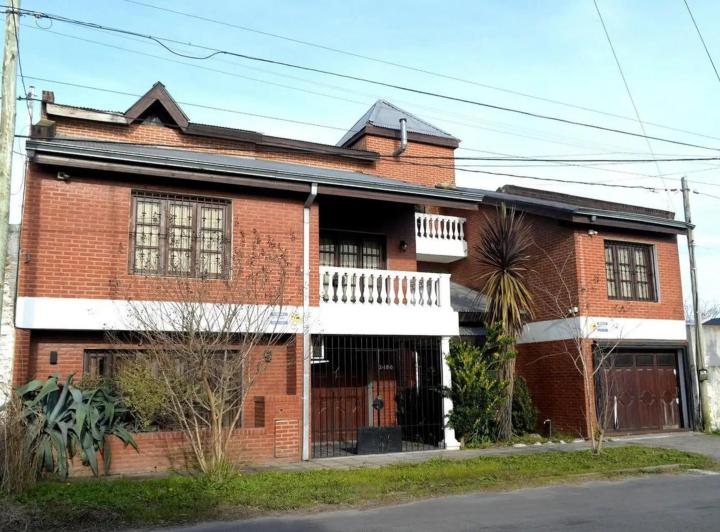 Casa · 600m² · 12 Ambientes · 1 Cochera