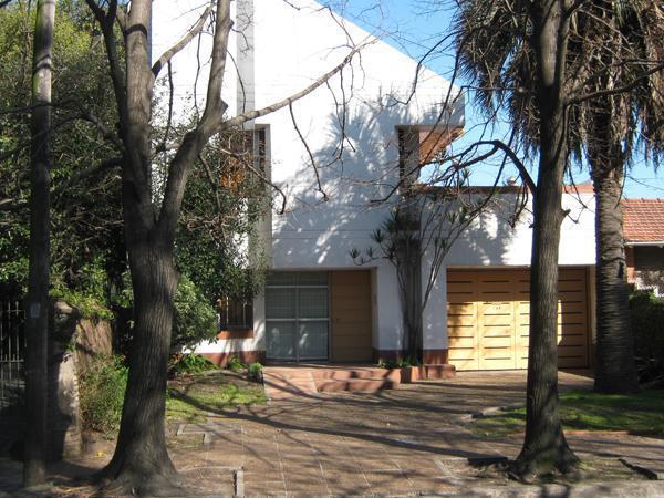 Casa · 280m² · 4 Dormitorios · 2 Cocheras