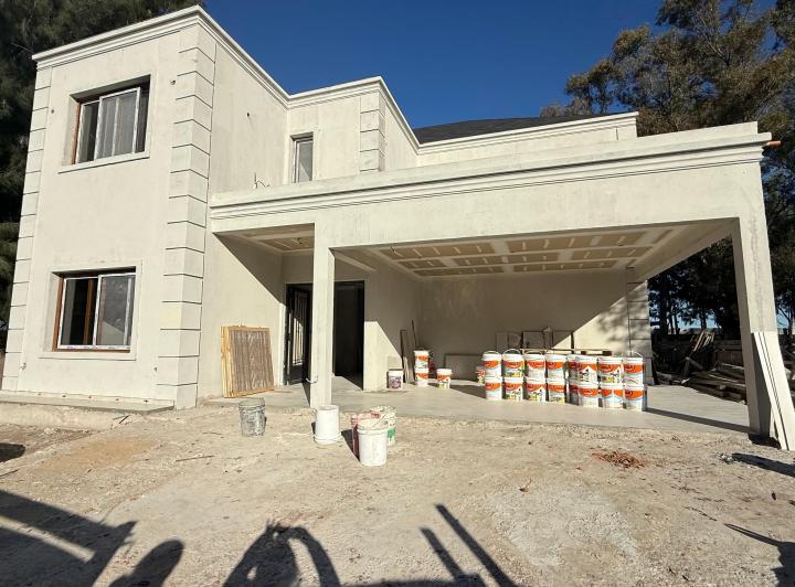 Casa · 340m² · 5 Ambientes · 2 Cocheras
