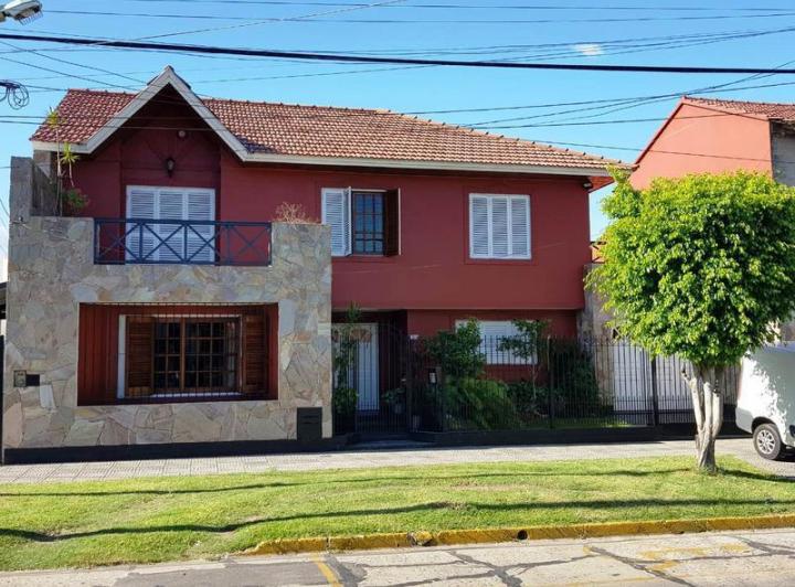 Casa · 170m² · 5 Ambientes · 1 Cochera