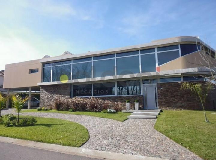 Casa · 271m² · 5 Dormitorios