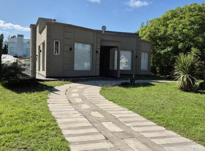 Casa · 200m² · 5 Ambientes · 1 Cochera