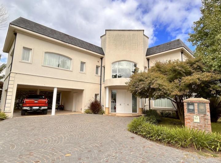 Casa · 367m² · 5 Ambientes