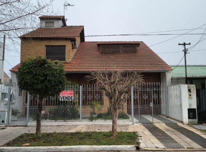 Casa · 210m² · 5 Ambientes · 1 Cochera
