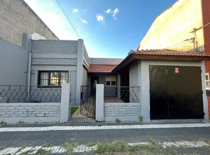 Casa · 95m² · 5 Ambientes · 1 Cochera