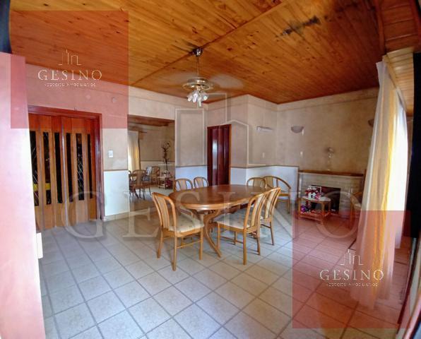 Casa · 200m² · 8 Ambientes · 1 Cochera