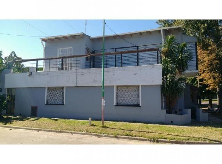 Casa · 200m² · 5 Ambientes · 1 Cochera