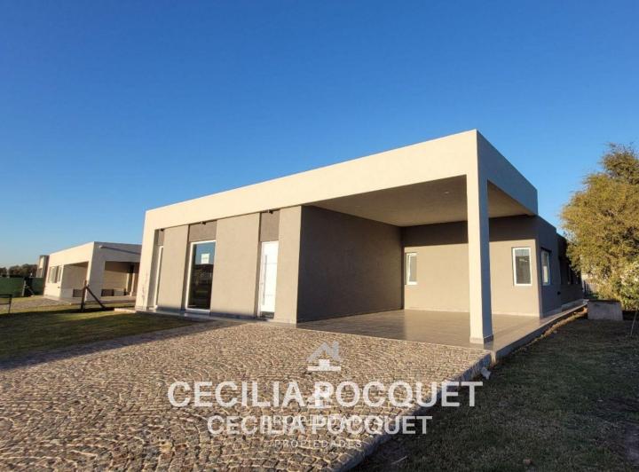 Casa · 151m² · 5 Ambientes · 2 Cocheras
