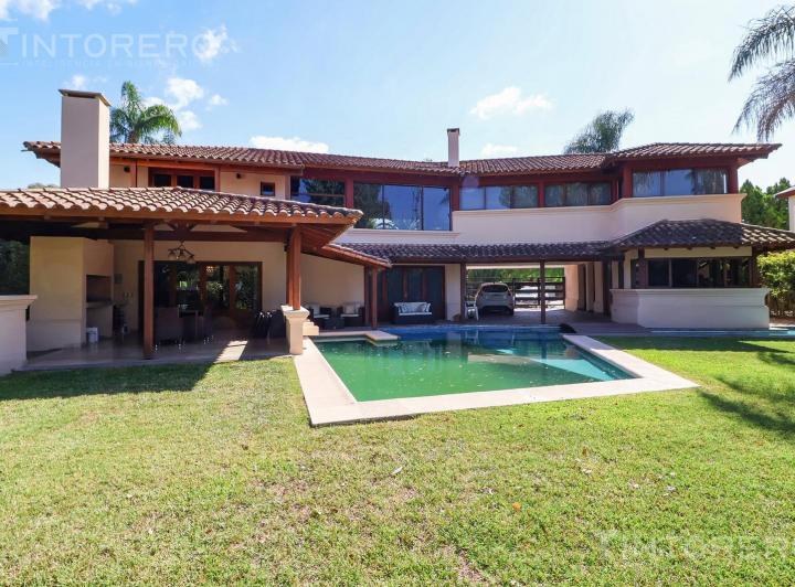 Casa · 450m² · 5 Ambientes