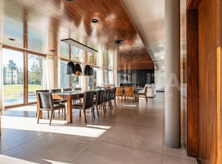Casa · 1000m² · 6 Ambientes