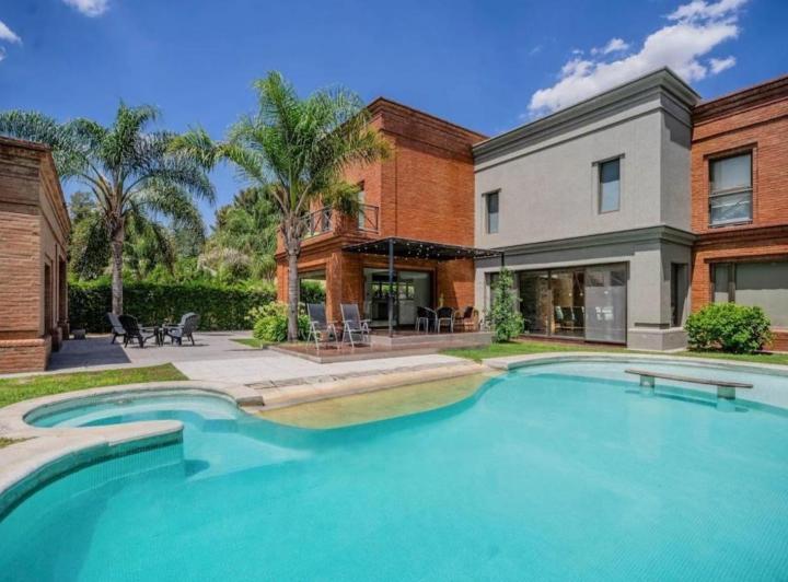 Casa · 552m² · 6 Ambientes