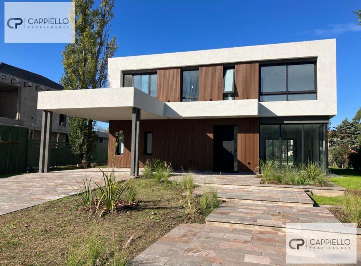 Casa · 285m² · 7 Ambientes · 2 Cocheras