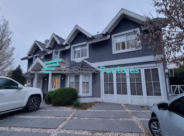 Casa · 300m² · 6 Ambientes · 1 Cochera