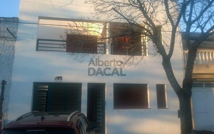 Casa · 260m² · 6 Ambientes · 1 Cochera
