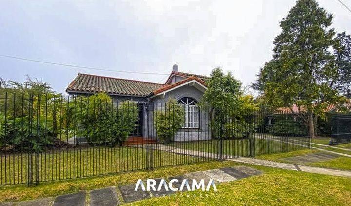 Casa · 165m² · 5 Ambientes · 3 Cocheras