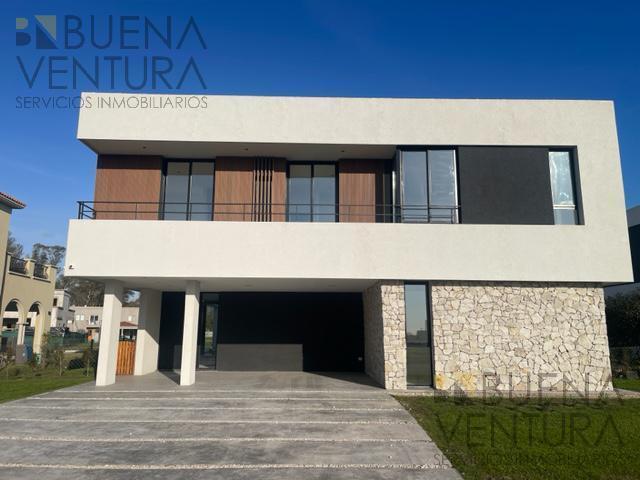 Casa · 200m² · 4 Dormitorios · 2 Cocheras