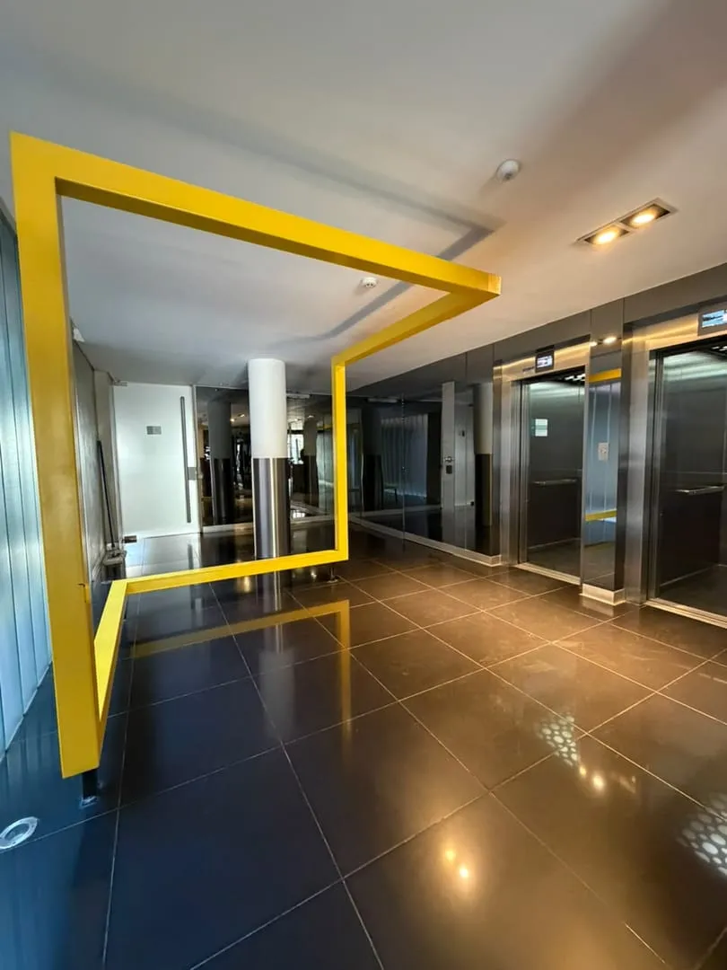 VENDO DEPARTAMENTO DE 2 DORMITORIOS EN EDIFICIO CON SEGURIDAD 24 HS, QUINCHO Y P...