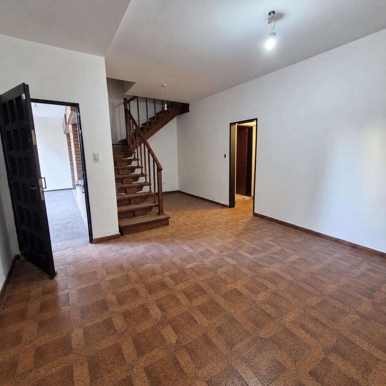 Casa de 3 dormitorios con cochera, 192 m² cubiertos | Argüello Norte | Con escritura