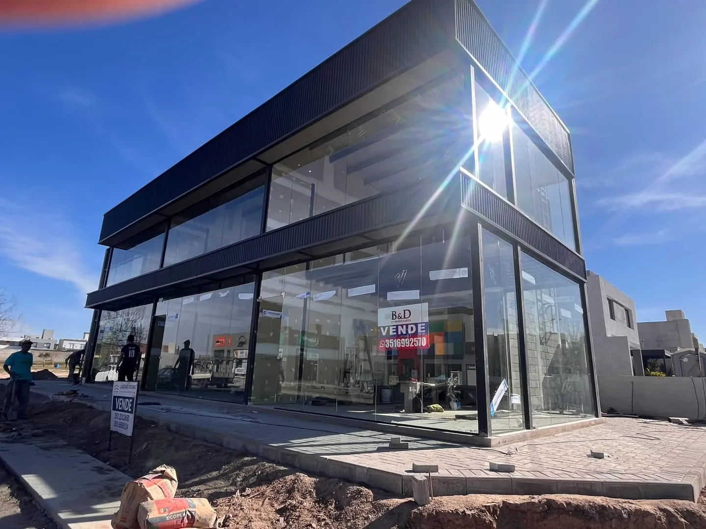 VENDO LOCAL A ESTRENAR SOBRE ESQUINA ETAPA 2 EXCELENTE UBICACION MALAGUEÑO
