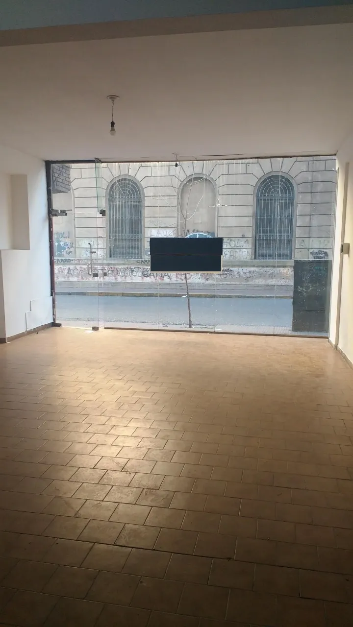 LOCAL A LA CALLE BELGRANO Y CASEROS 90M2 CON PATIO