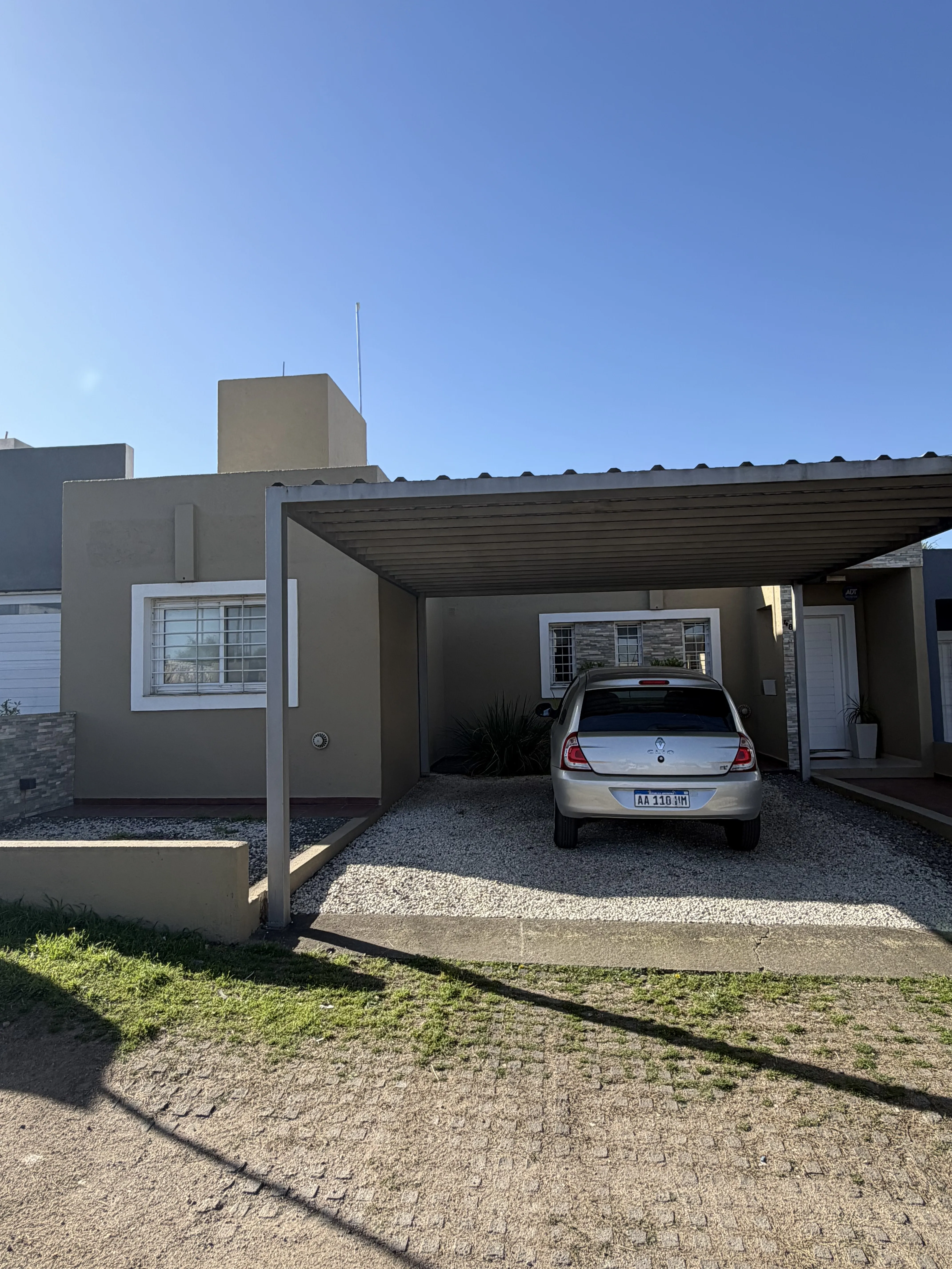 CASA EN VENTA DE DOS DORMITORIOS- Altos de la calera
