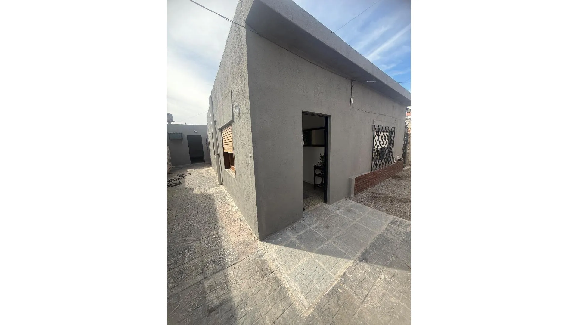 CASA DE 3 AMB COCHERA Y PATIO!!!!