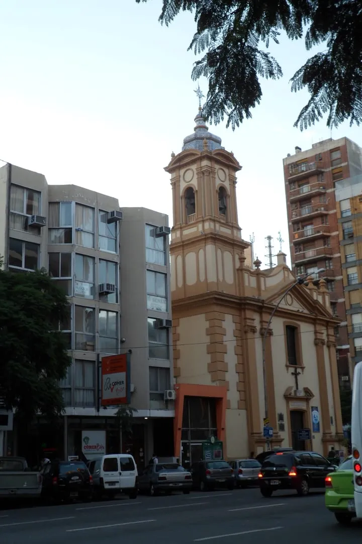 Excelente oportunidad...!!! Amplias Oficinas  90 m2 en Av. Maipú esq Av. Emilio...