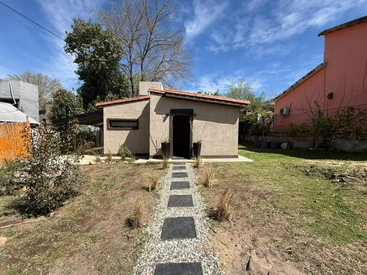 Venta: Casa - 2 Dormitorios - Cocina Comedor - Patio y Cochera - La Quinta - Carlos Paz