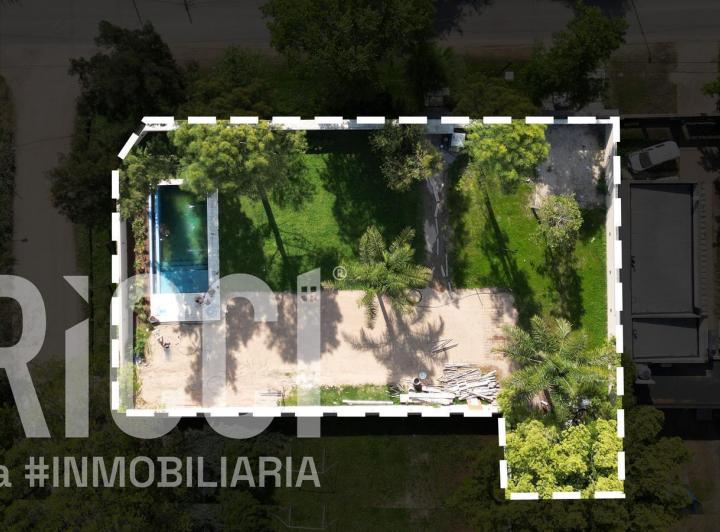 Terreno · 1233m²