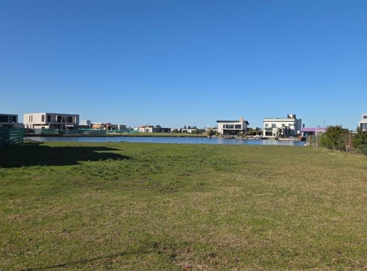 Terreno · 1076m²