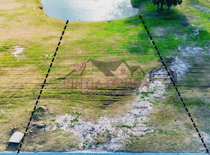 Terreno · 833m²