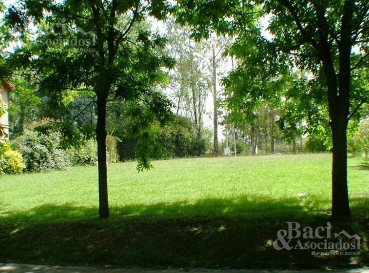 Terreno · 610m²