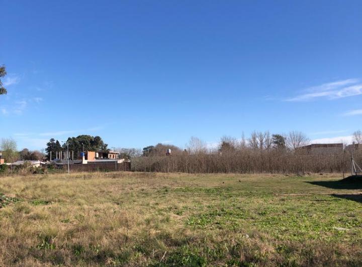 Terreno · 834m²