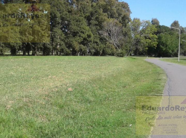 Terreno · 885m²