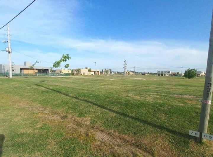 Terreno · 976m²