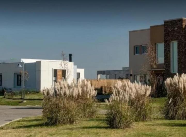 Terreno · 869m²