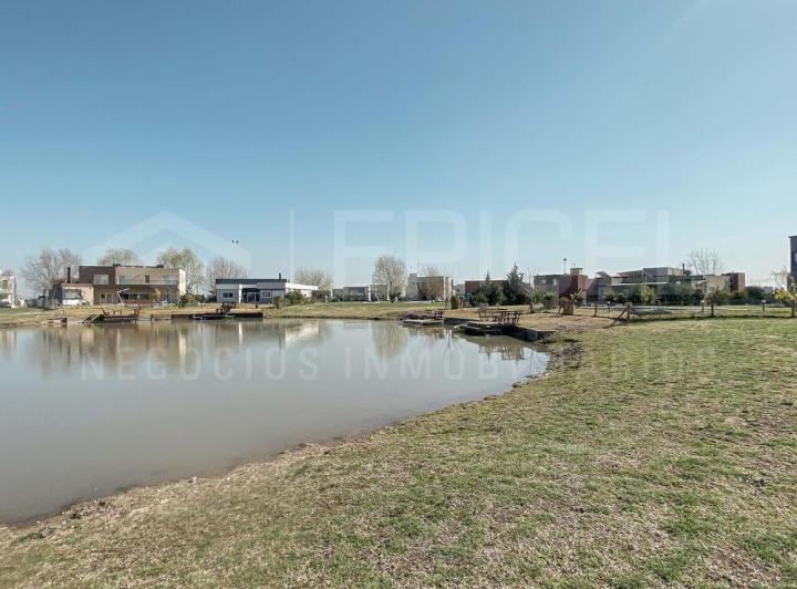 Terreno · 837m²